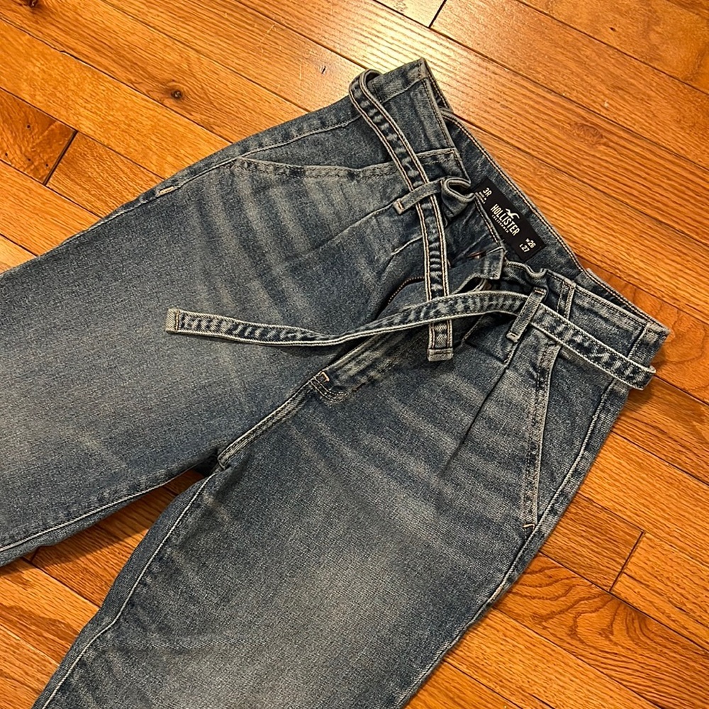 Hollister Raw Edge Paperbag High Waisted Mom Jeans